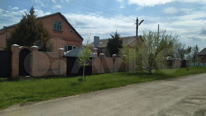 Дом 800 м² на участке 100 сот.