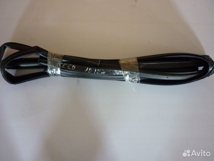 Уплотнитель двери задней правой Ceed JD 12-17