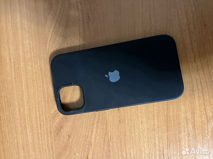 Чехлы на iPhone 13