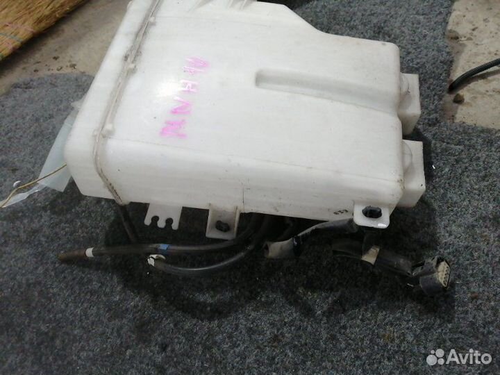 Бачок омывателя Toyota Alphard ANH10