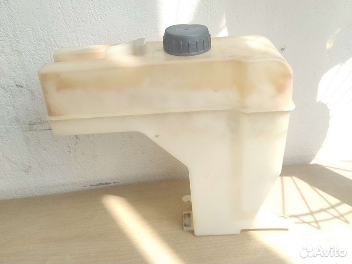 Расширительный бачок на Nissan Sunny FB15