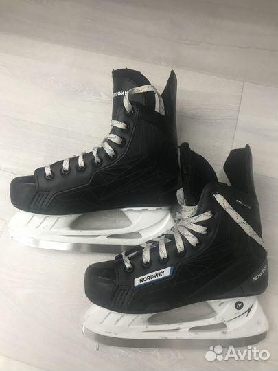 Коньки хоккейные