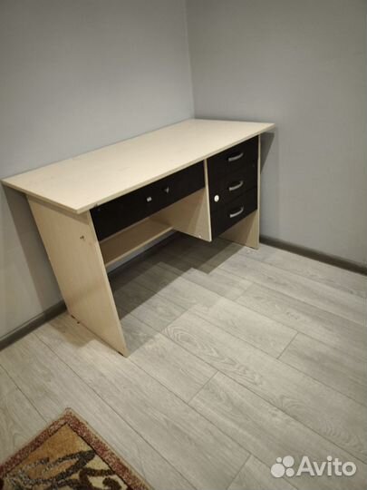 Письменный стол