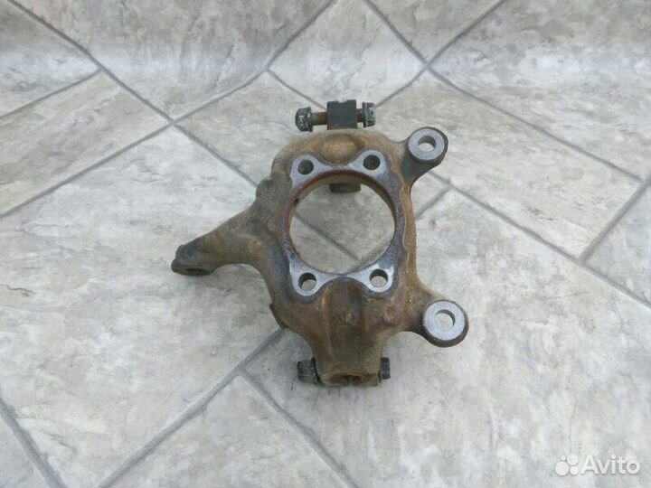 Кулак поворотный передний правый Nissan Juke F15