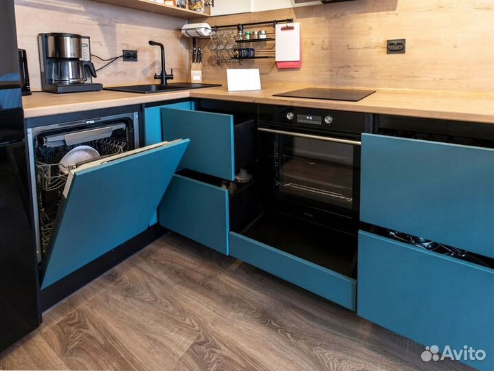 Кухонный гарнитур / Кухни на заказ