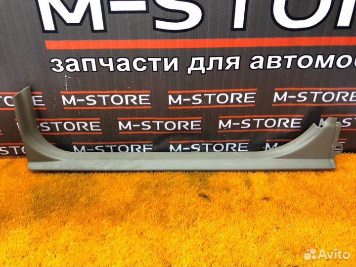 Накладка на порог салона передняя правая Volvo