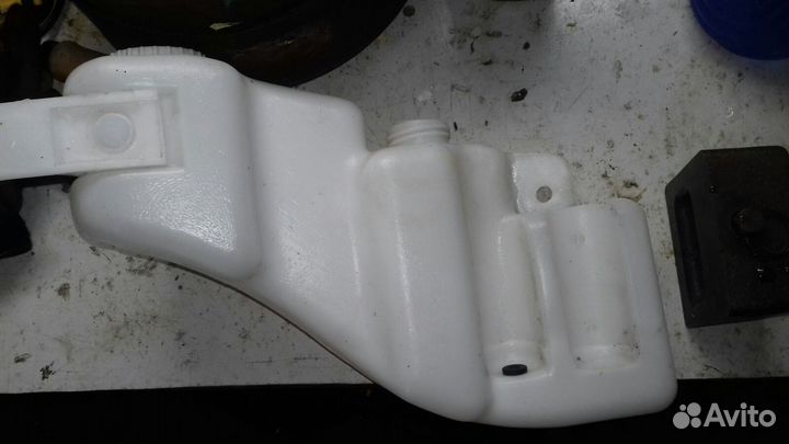 Бачек омывателя 2110