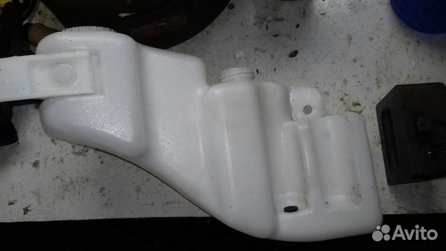 Бачек омывателя 2110