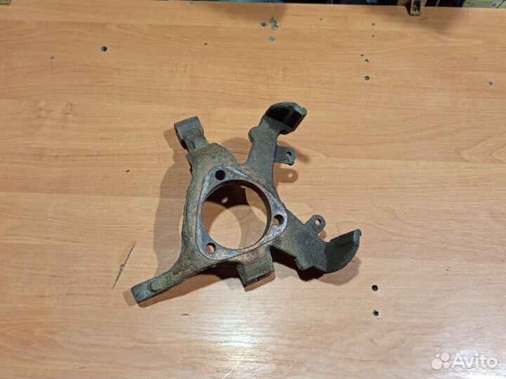 Кулак поворотный передний правый Opel Astra G