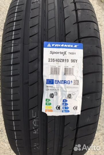 Triangle TH201 235/40 R19 и 265/35 R19 96Y