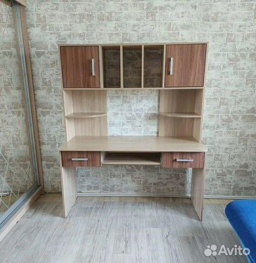 Компьютерный стол с надстройкой, ширина 140 см