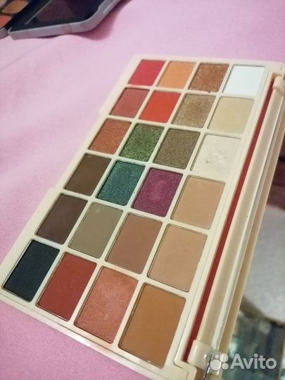 Палетка теней revolution