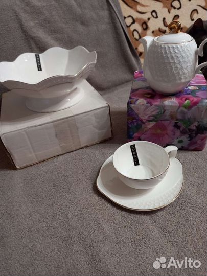 2набора ваза и чайник с чайной парой