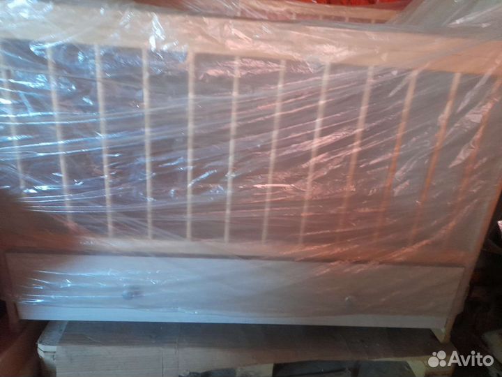 Детская кроватка с мотрасом, и выдвижным ящиком