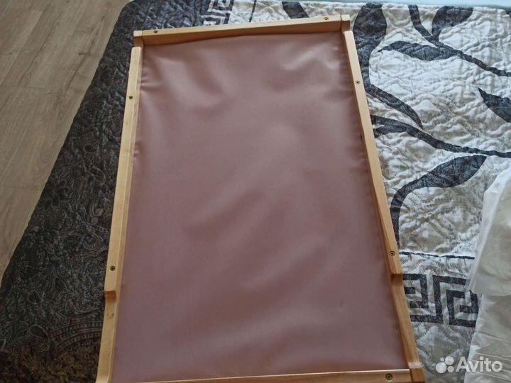 Пеленальная доска на кроватку