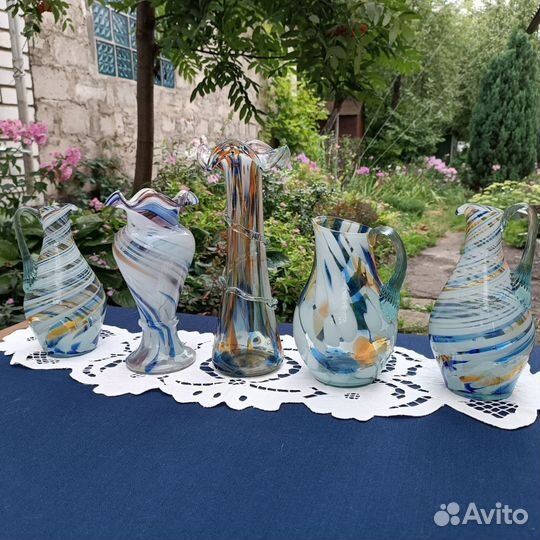 Набор вазы, кувшины, цветное стекло