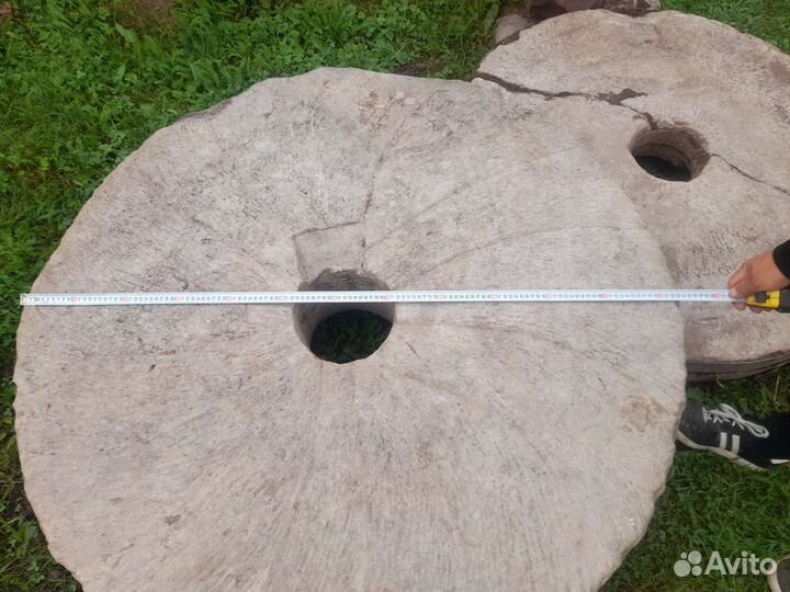 Каменные жернова