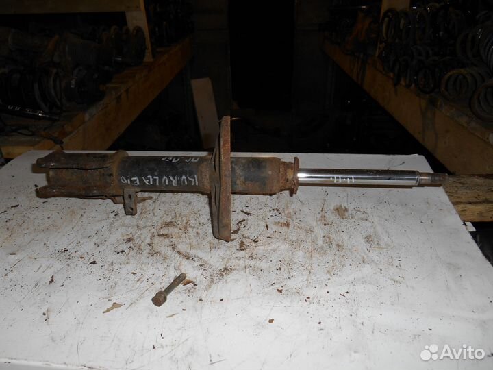 Стойка правая Toyota Corolla E10 Тойота Королла 10