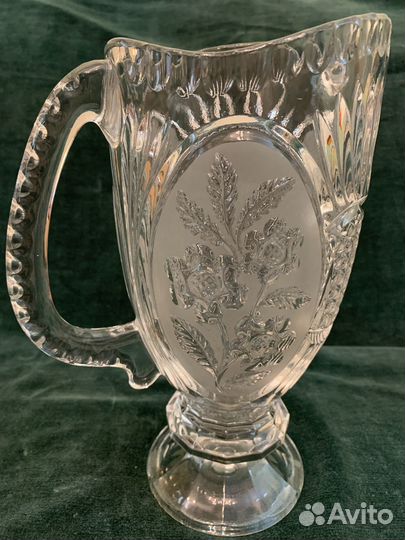 Хрустальный кувшин, солонка, ладья