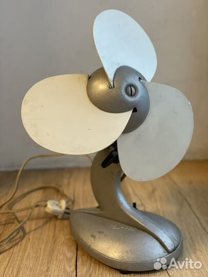 Винтажный вентилятор намтольный