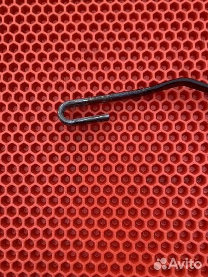 Правый поводок стеклоочистителя Mitsubishi Carisma