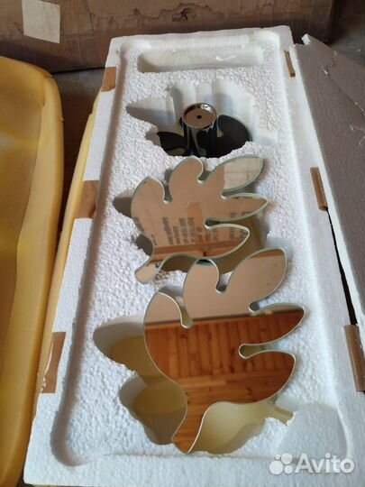 Зеркало в ванную с вешалками нов