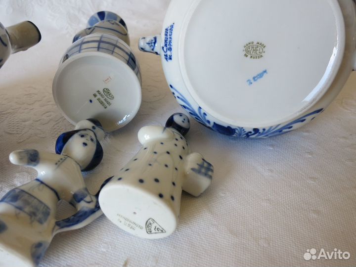 Гжель. Чайник и сахарница