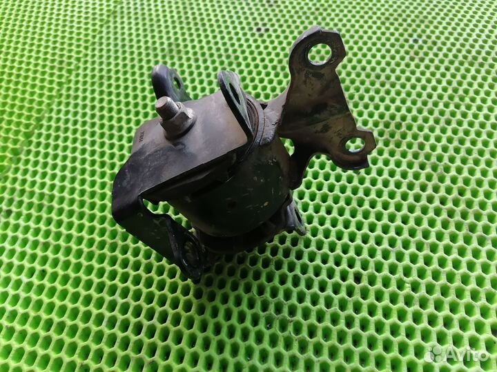 Кронштейн коробки Митсубиси Оутлендер 2