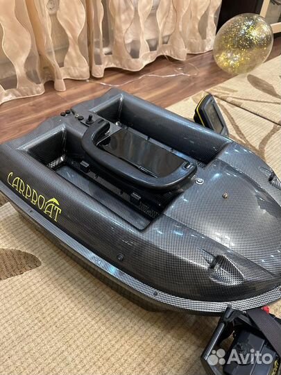 Прикормочный кораблик с эхолотом