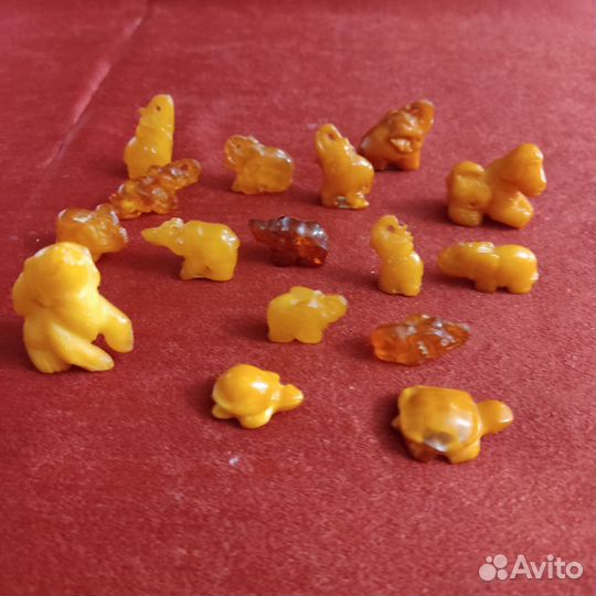 Фигурки из янтаря
