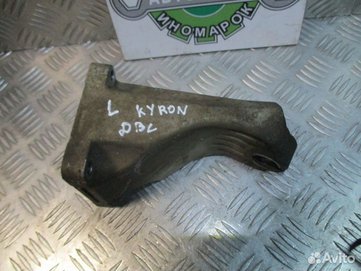 Кронштейн двигателя левый SsangYong Kyron