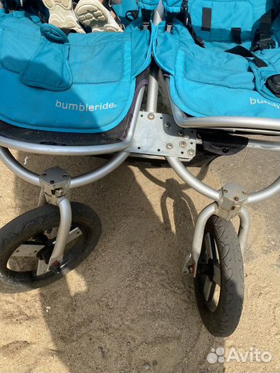 Коляска для двойни bumbleride