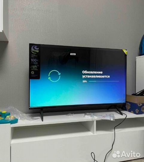 Новый смарт телевизор 32 дюйма, это 81 см