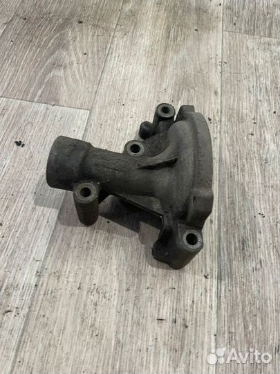 Корпус помпы Peugeot 406