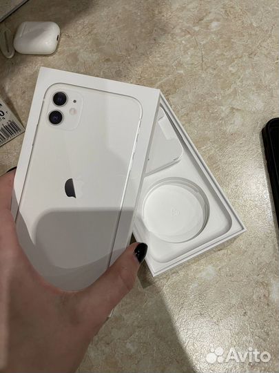 Телефон iPhone 11