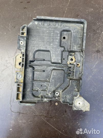 Поддон площадка акб Hyundai Solaris 2 oem 37150h50