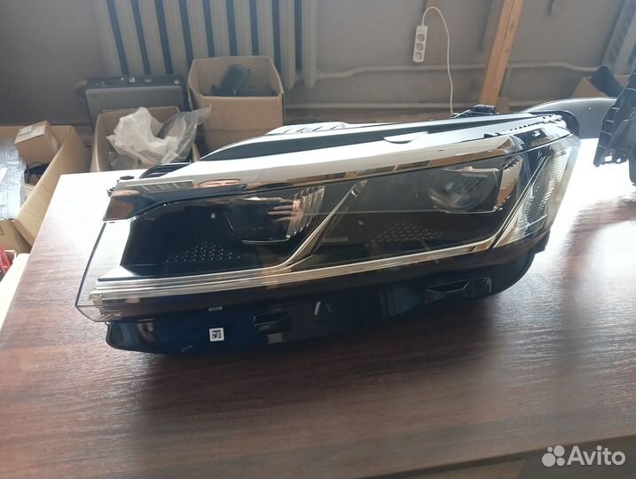 Фара левая Volkswagen Touareg 2019-23 новая ориг