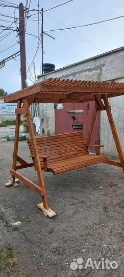 Качели из дерева для дома и сада