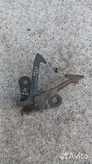 Toyota Land Cruiser 100 крючок капота