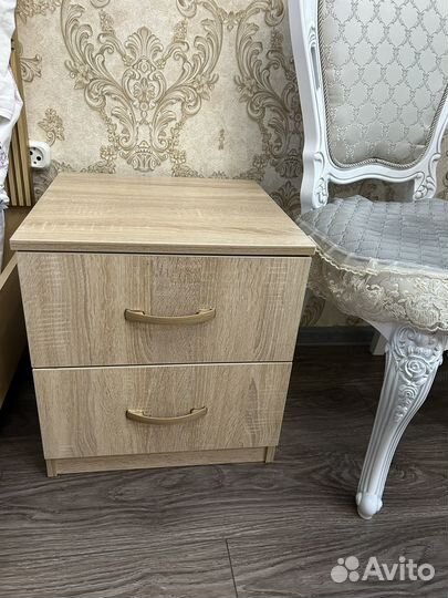Тумба прикроватная