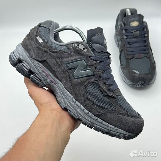 Эргономичные кроссовки New Balance 2002R Black