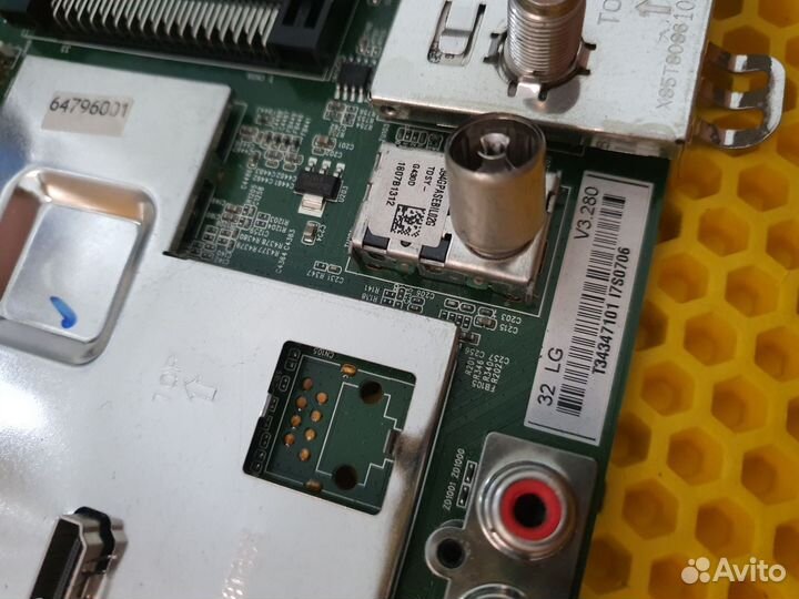 715G8524-M01-B00-004T от LG 32lj500v