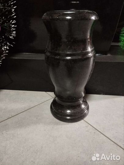 Вазы гранитные