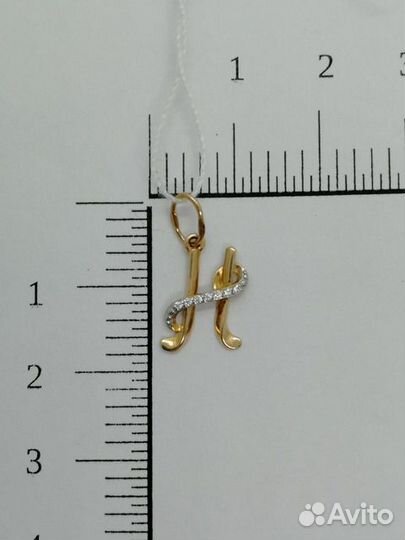 Золотая подвеска с камнем