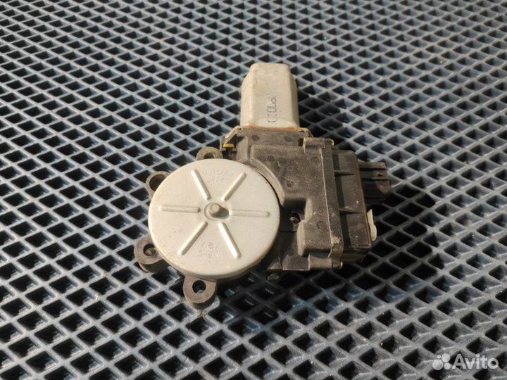 Мотор стеклоподъемника задний левый Mitsubishi