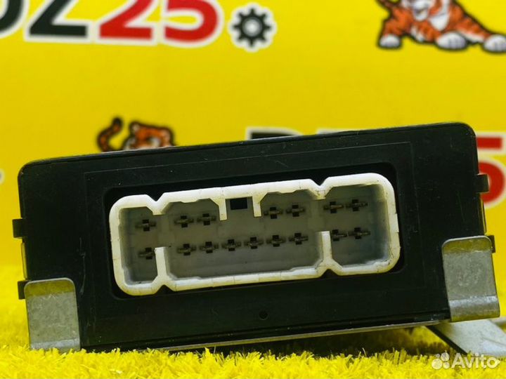 Электронный блок передний Toyota Land Cruiser 145113