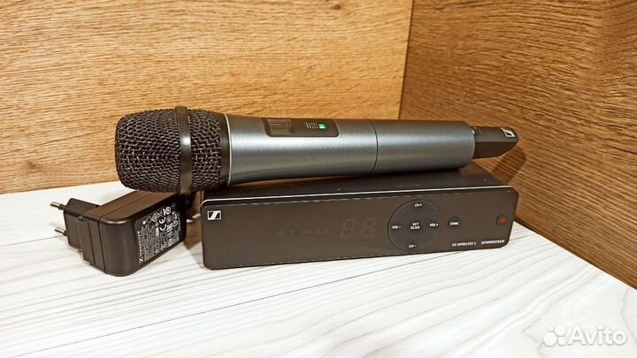 Беспроводная система Sennheiser XSW 1-835-B(1104)