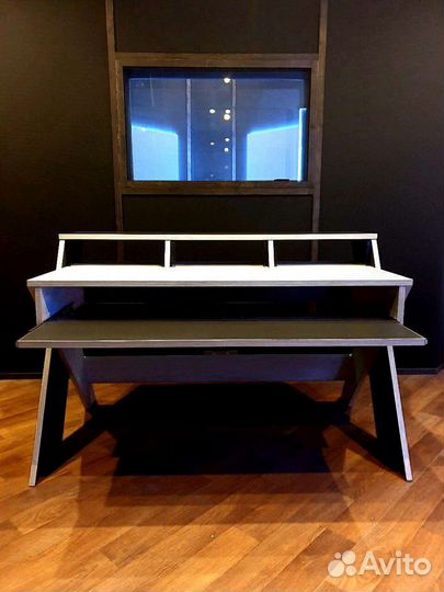 Стол для музыканта