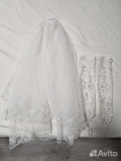 Фата и перчатки