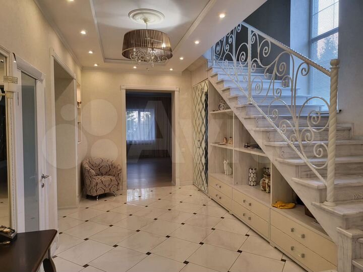 Дом 389,5 м² на участке 12 сот.